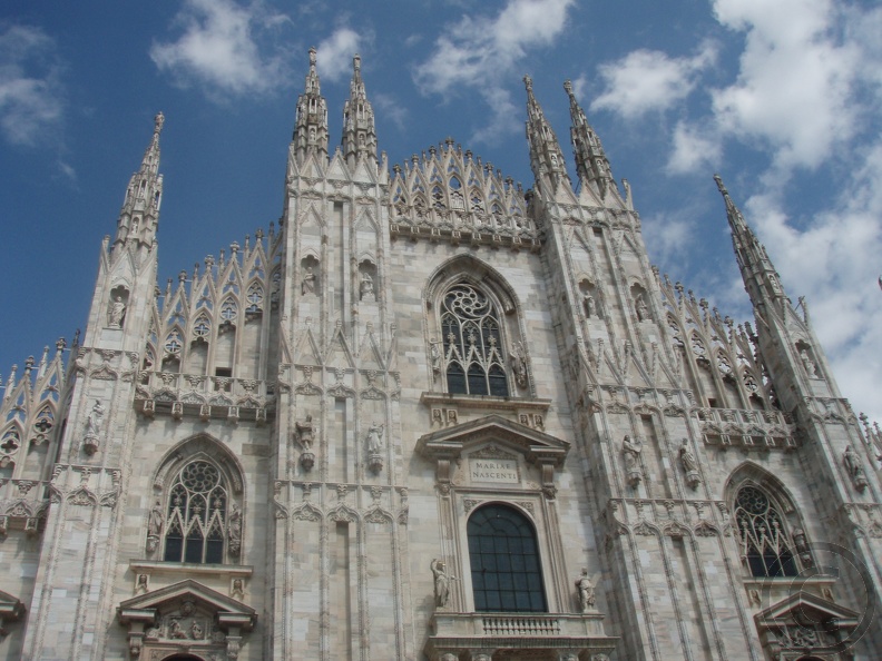 Duomo di Milano from front courtyard. There were pigeons. P5260037.jpg