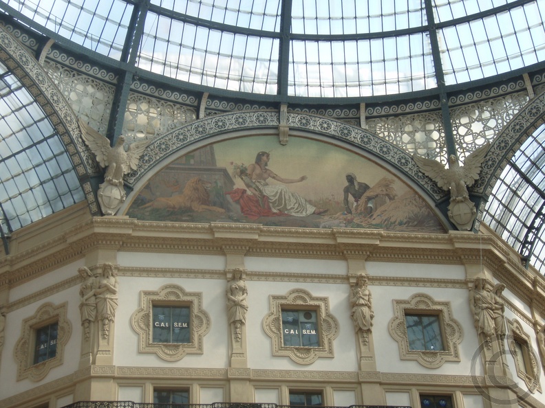 Galleria Vittorio Emanuele II in Milan P5260050.jpg