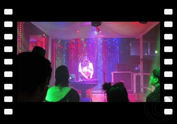 DJ rainy☆ performing at BarCon S03E03.